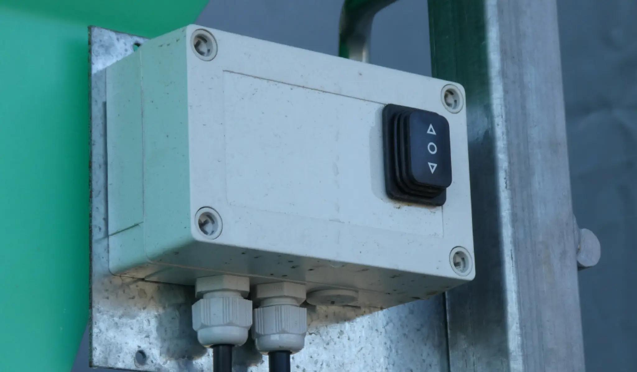 Manual control switch