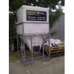 1600 Ltr Side Discharge Mini Feed Silo You can see the remaining product level through the walls, without having to remove the lid.